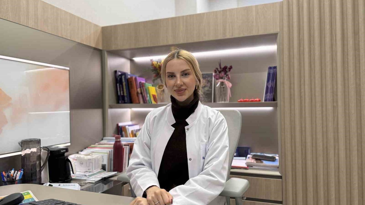 Uzmanlardan ’Çocuklarda makyaj’ uyarısı: "Pek çok cilt hastalığını çok çok erken yaşta görmeye başladık"
