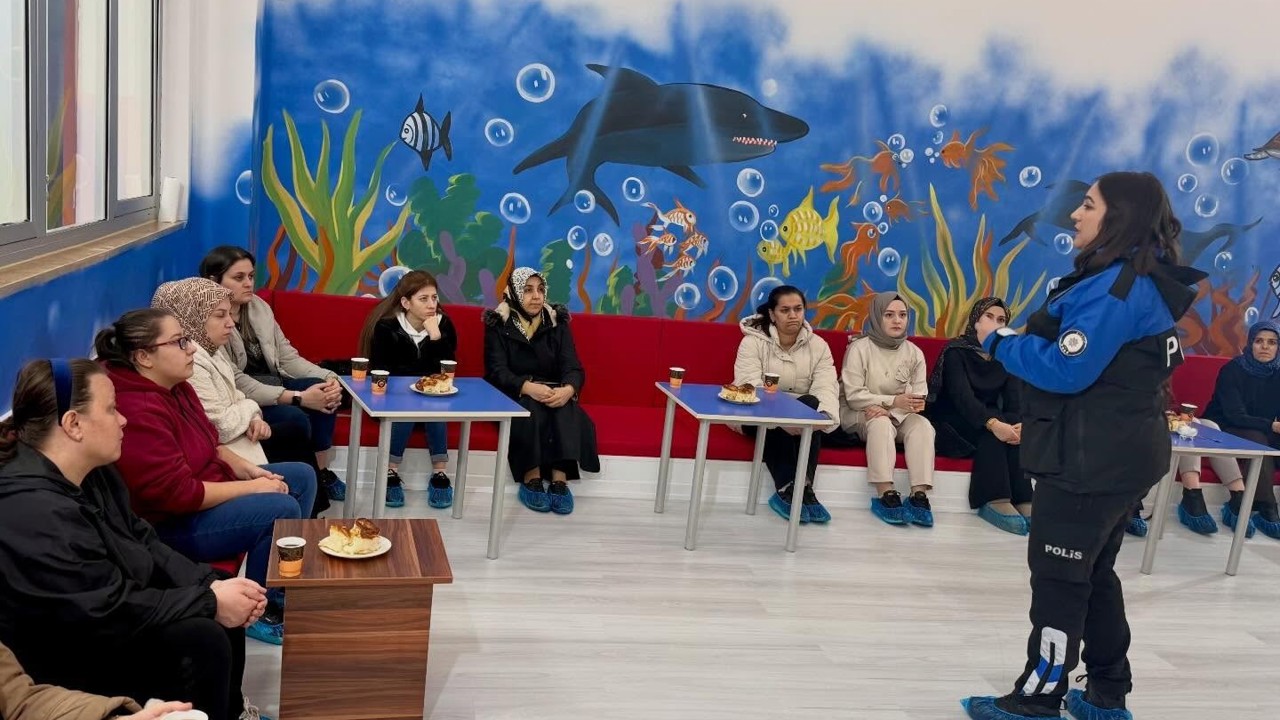 Bilecik’te velilere dolandırıcılık ve akran zorbalığı bilgilendirmesi
