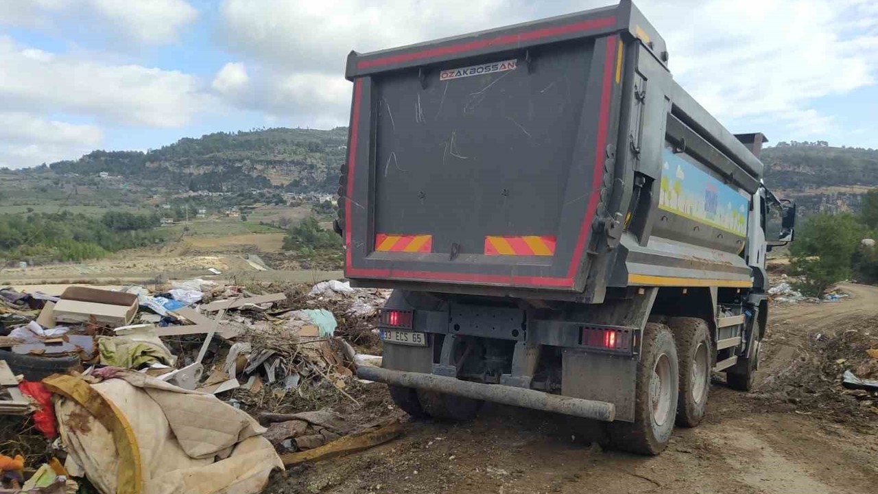 Ormanlık alana atık döken Mersin Yenişehir Belediyesine 4,6 milyon liralık ceza

