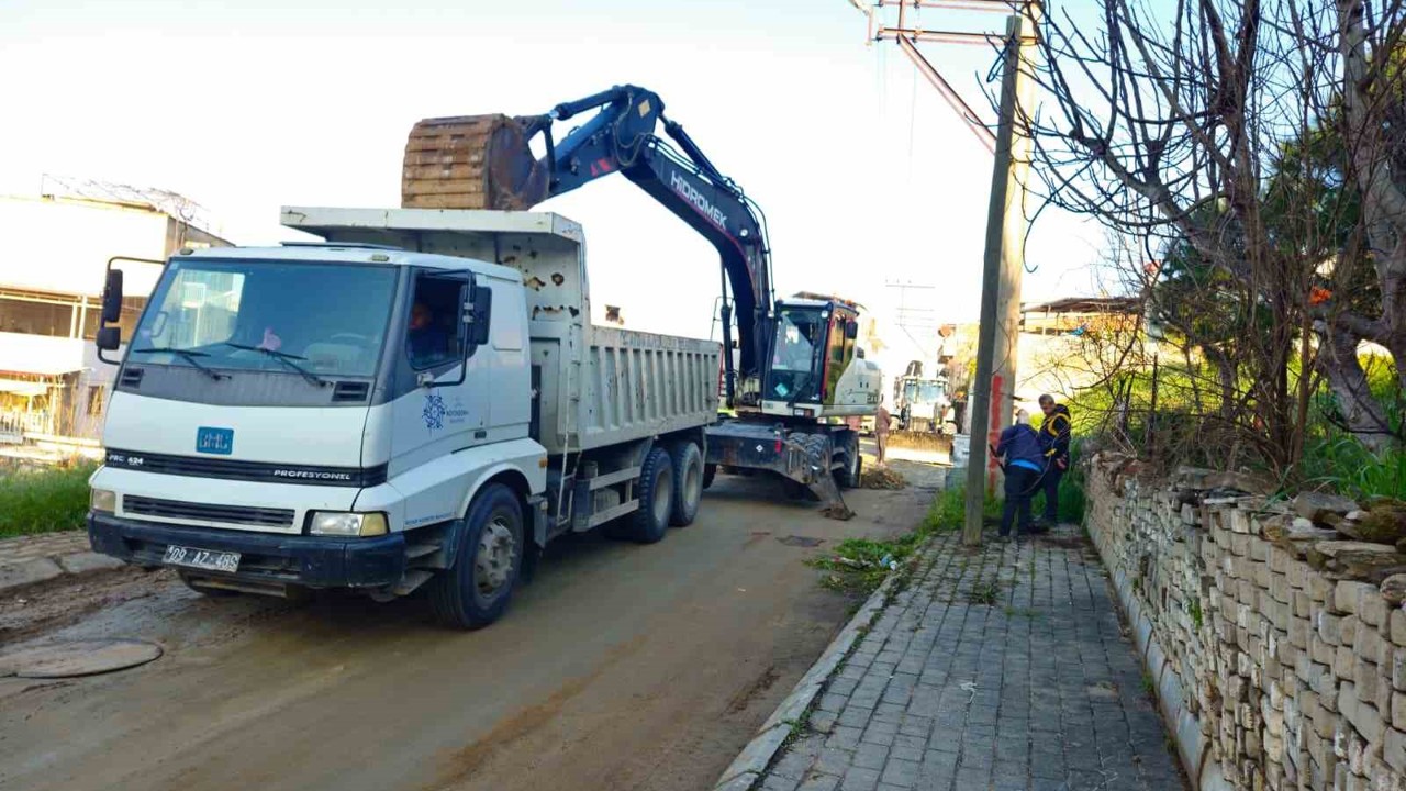 Aydın Büyükşehir, yol çalışmalarına devam ediyor
