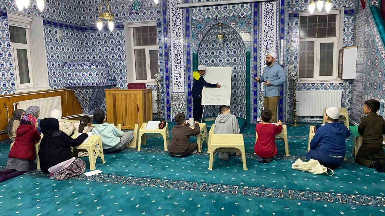 Kırka’da Ramazan neşesi: Camiler çocuklarla çiçek açtı
