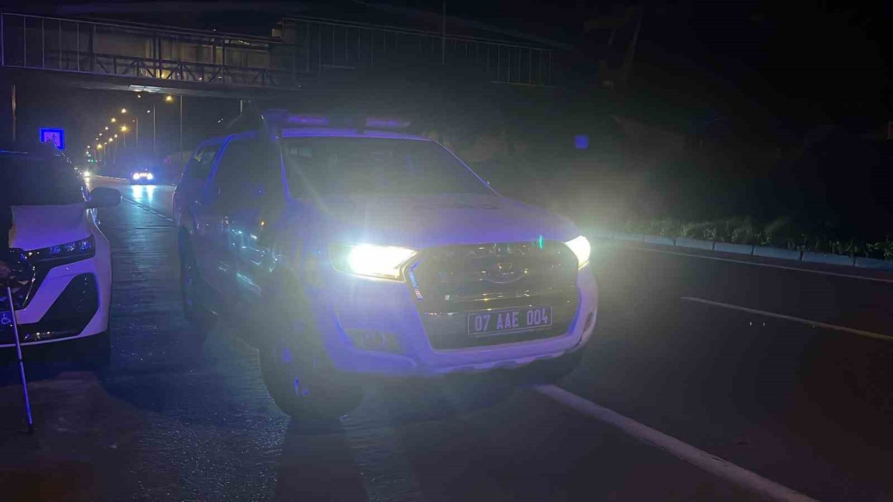 Alanya’da kayalıklardan düşen şahsı, itfaiye ve AFAD ekibi kurtardı
