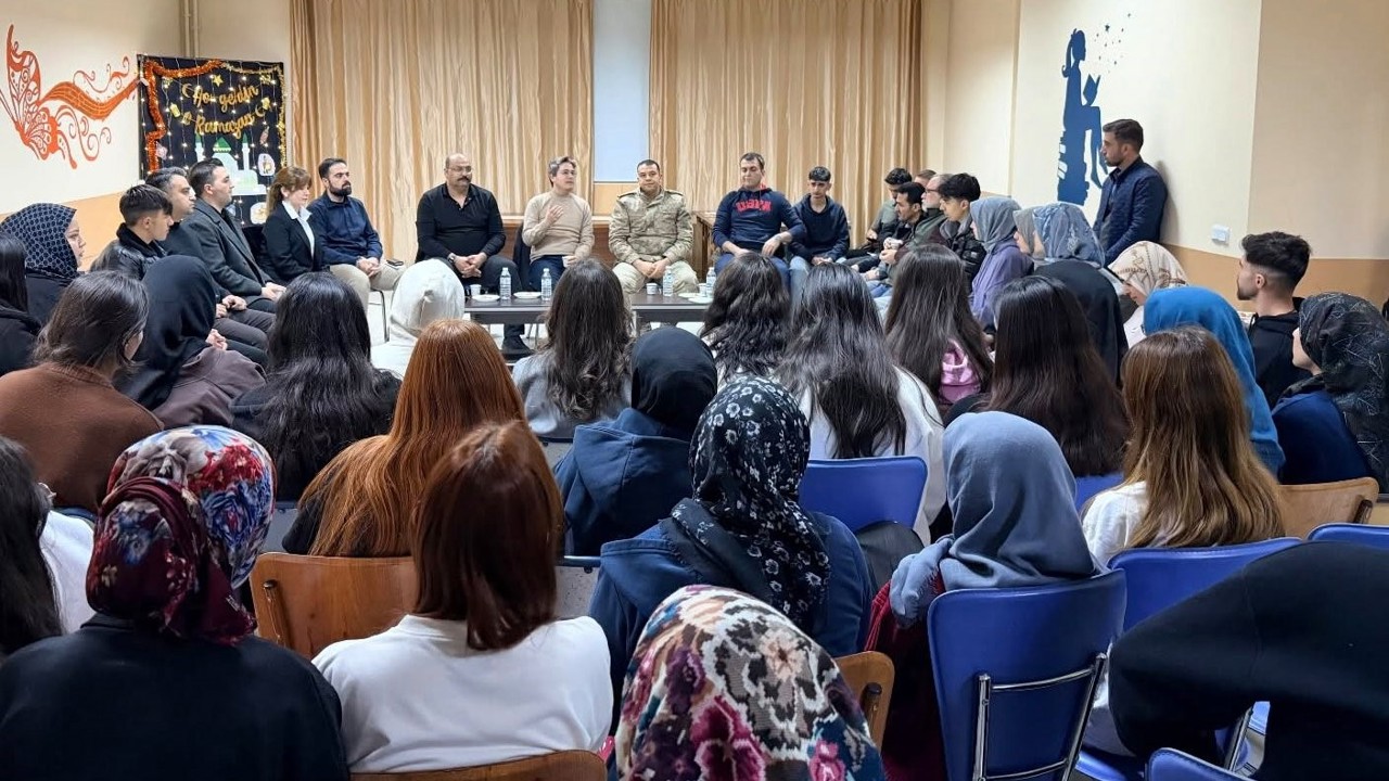 Kemaliye Osman Nuri Akın Yurt Müdürlüğü’nde iftar programı düzenlendi
