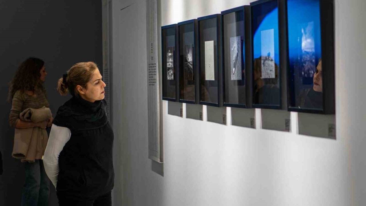 Kuşadası’ndaki sergi edebiyat ve fotoğrafı buluşturdu
