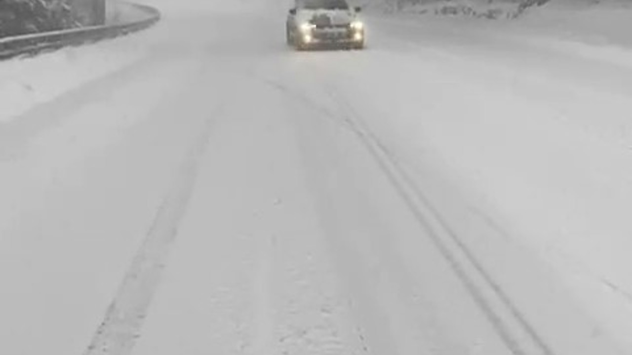 Uludağ’da dün gece yoğun kar yağdı, kar kalınlığı 163 santimetreye ulaştı
