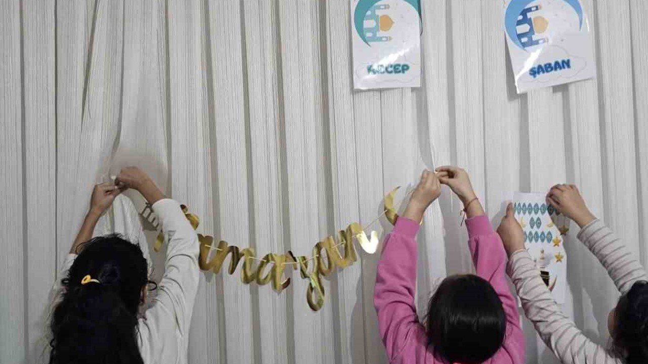 Koruma altındaki çocuklar evlerini Ramazan ayı için süsledi
