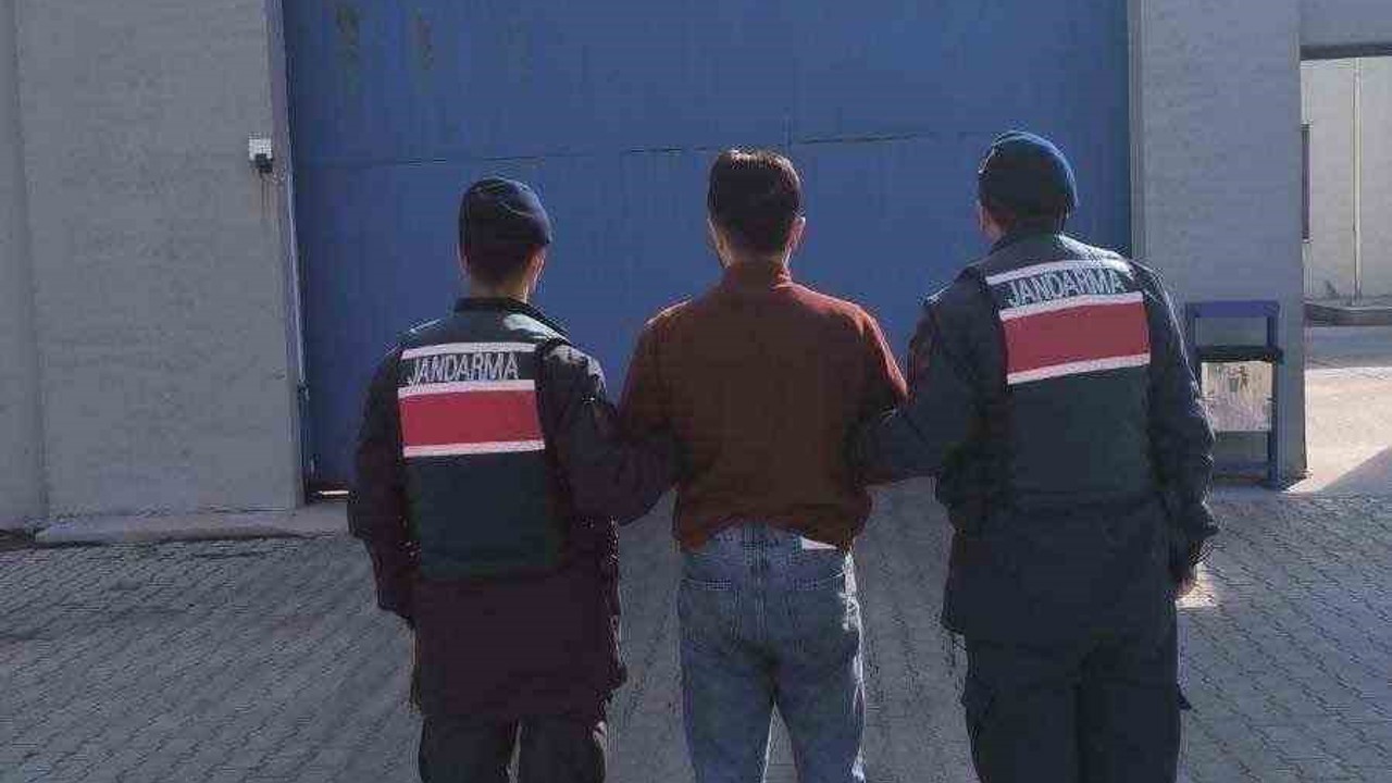 Farklı suçlardan 21 yıl hapis cezasıyla aranan şahıs yakalandı
