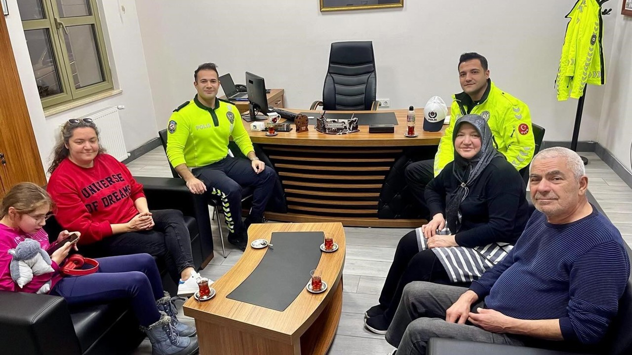 Kazada mağdur aileye polis sahip çıktı
