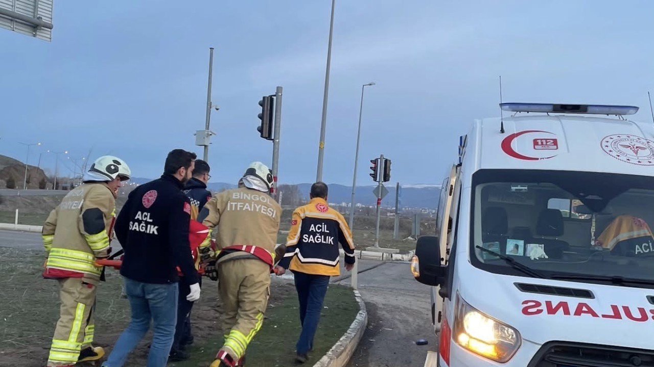 Bingöl’de trafik kazasında araç ters döndü: 1 yaralı
