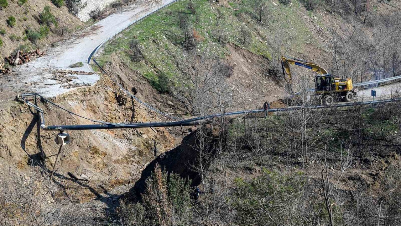 Ödemiş’te çöken yolda çalışmalar başladı
