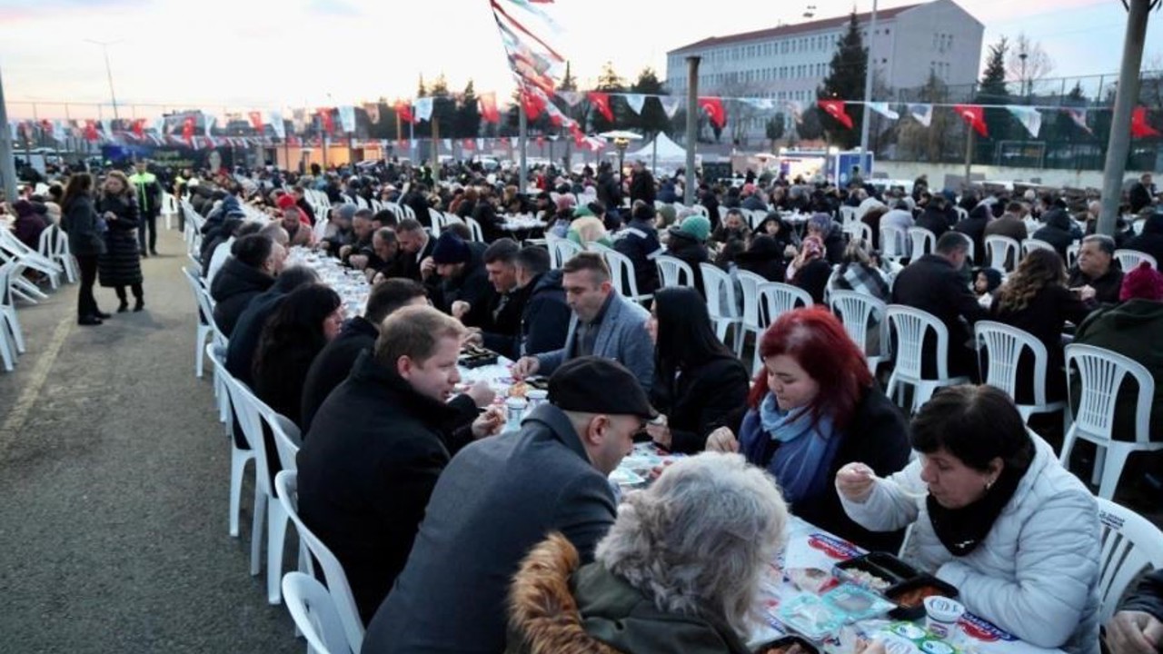 Büyükşehir’in gönül sofrası Ergene’de kuruldu
