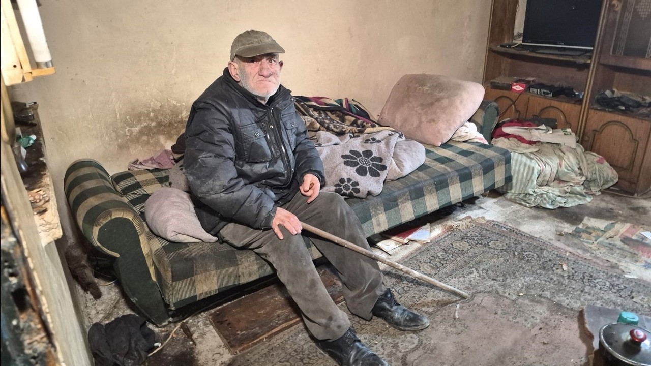 Metruk evde yaşam mücadelesi veren Celal amca huzurevine alındı
