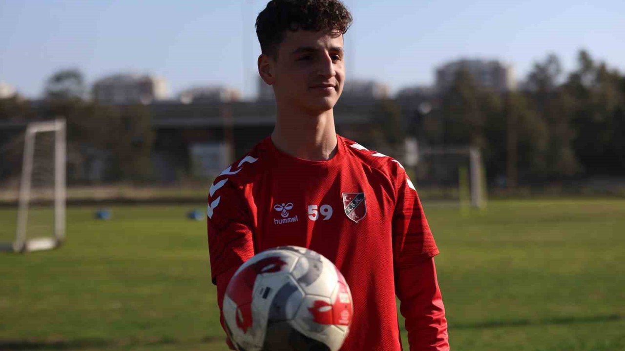 Adem Yeşilyurt: "Fenerbahçe’de forma rekabetine girmek istiyorum"
