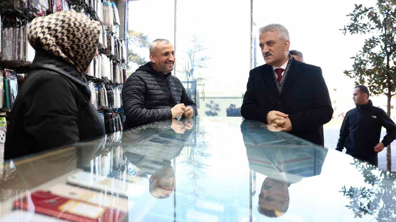 Vali Makas esnafla hasbihal etti
