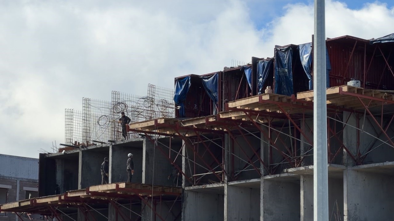 Arnavutköy’de şantiyede düşen genç işçi hayatını kaybetti
