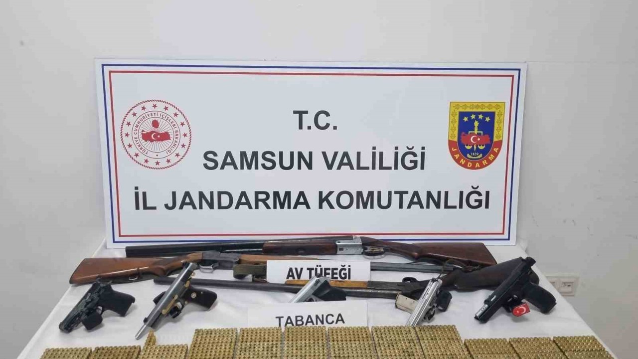 Canik’te havaya ateş açan 2 şüpheliye jandarma baskını: Cephanelik gibi ev
