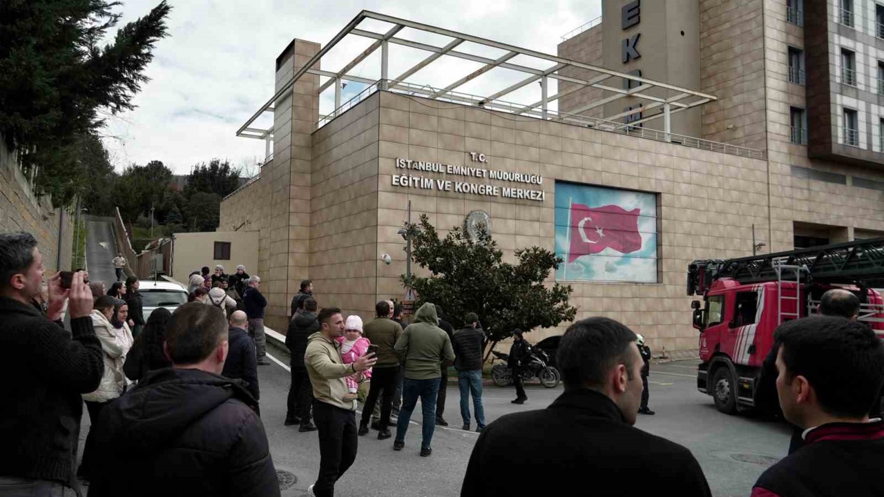 İstanbul’da polisevinde yangın paniği
