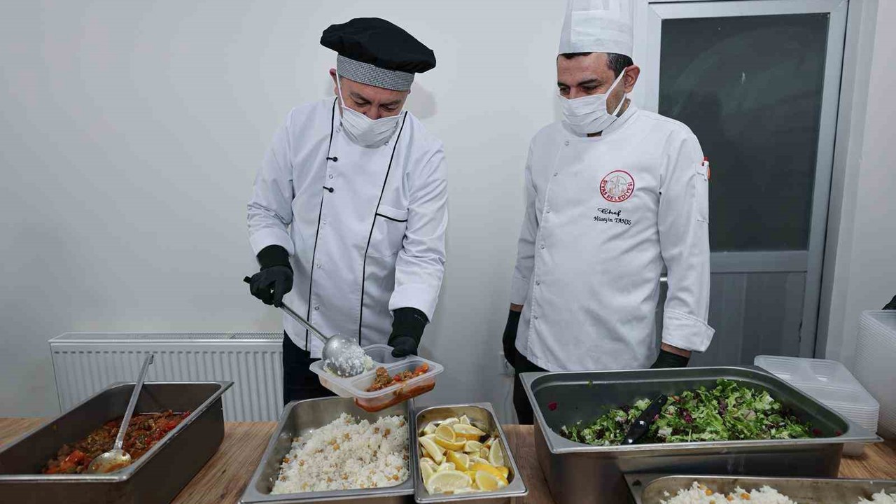 Sivas Belediyesi her gün 400 ihtiyaçlı ailenin iftar sofrasını kuruyor
