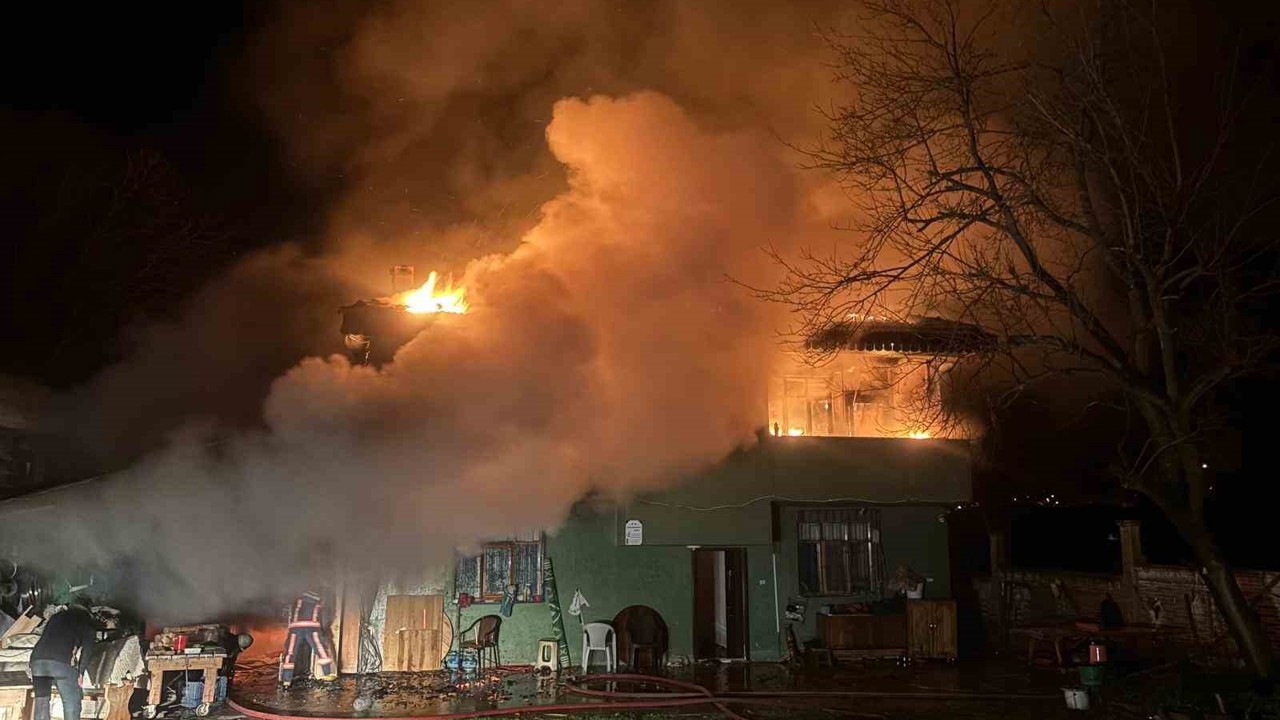 Ordu’da ambarda çıkan yangın marangoz atölyesi ve ahırı küle çevirdi
