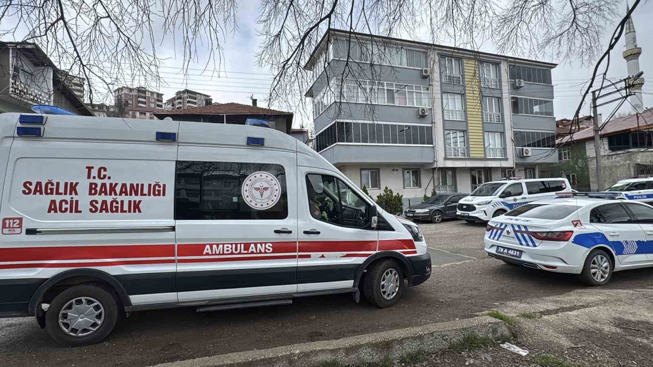 Yaşlı kadın evinde ölü bulundu
