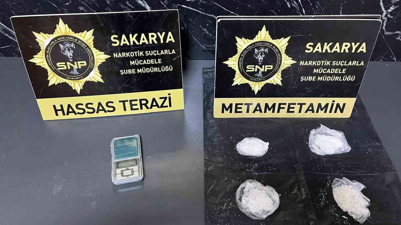 İstanbul’dan Sakarya’ya zehir taşıyan iki şahıs tutuklandı
