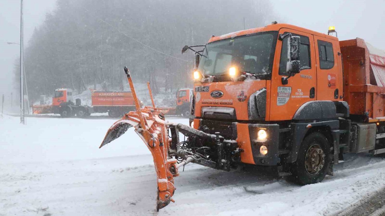 Bolu Dağı beyaza büründü: Kar kalınlığı 10 santimetreye ulaştı
