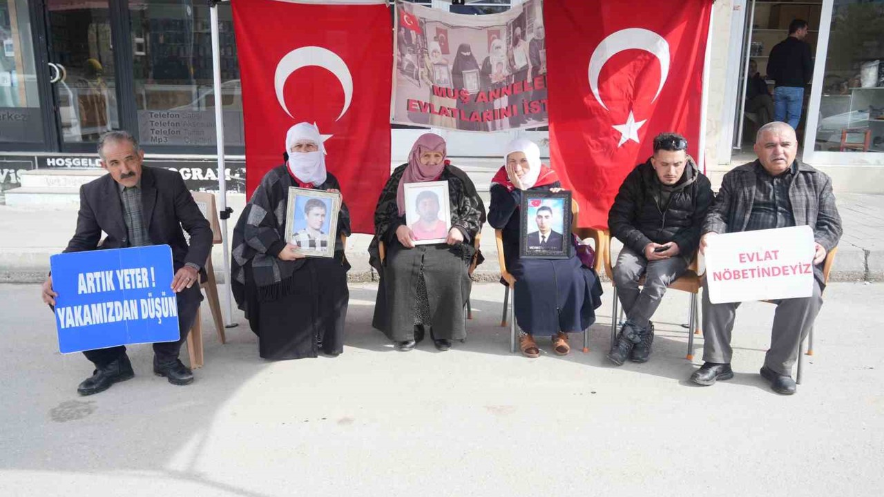 Muş’ta evlat nöbeti devam ediyor
