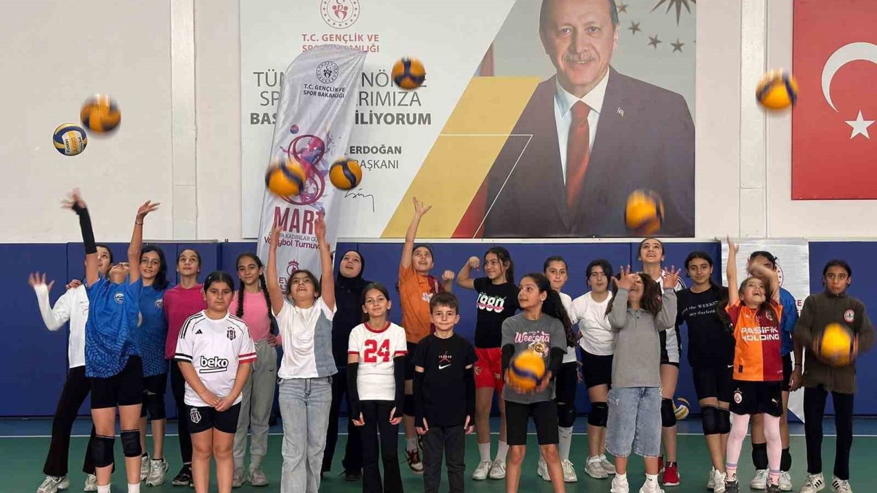 Tomarza’da voleybol kursları Ramazan’da da hız kesmiyor
