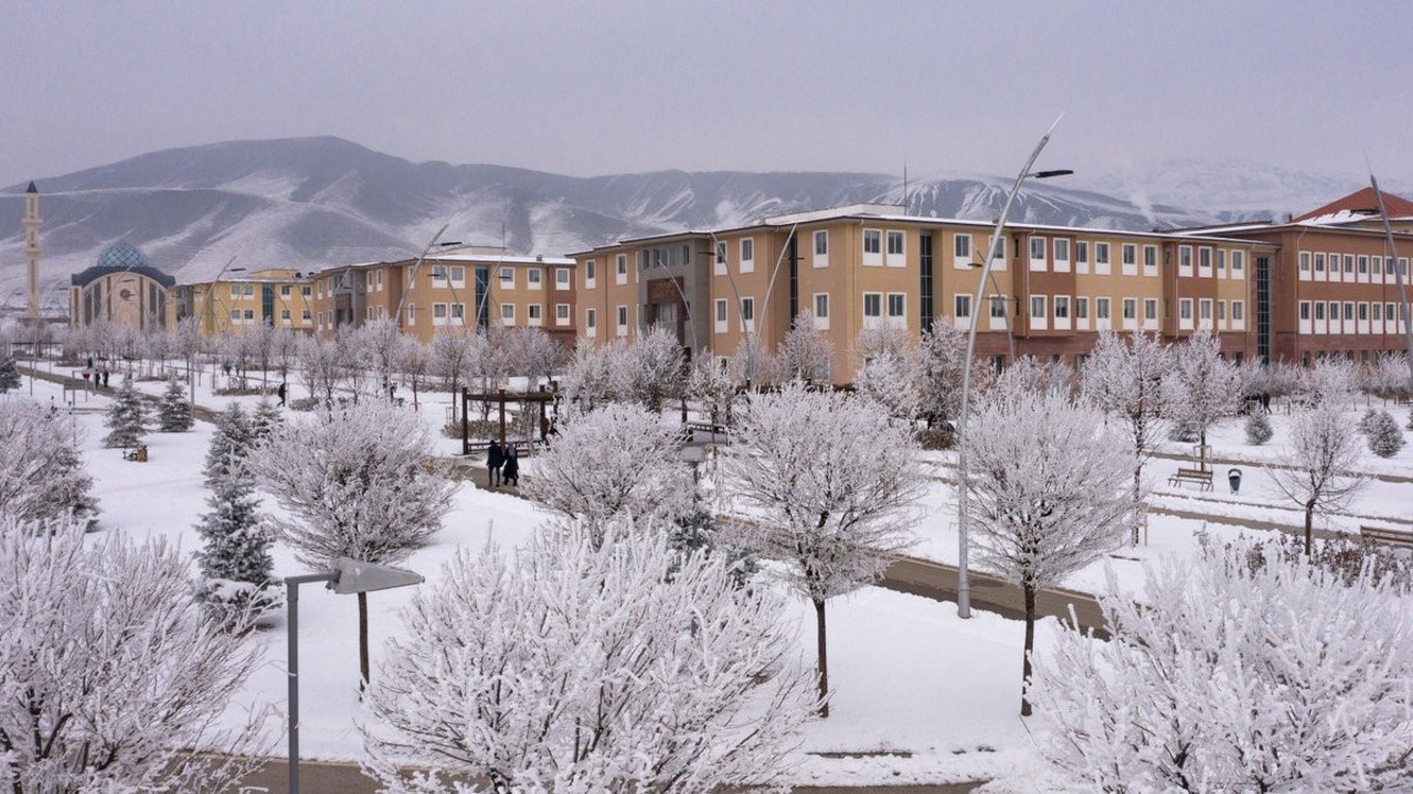 EBYÜ’de eğitime kar engeli
