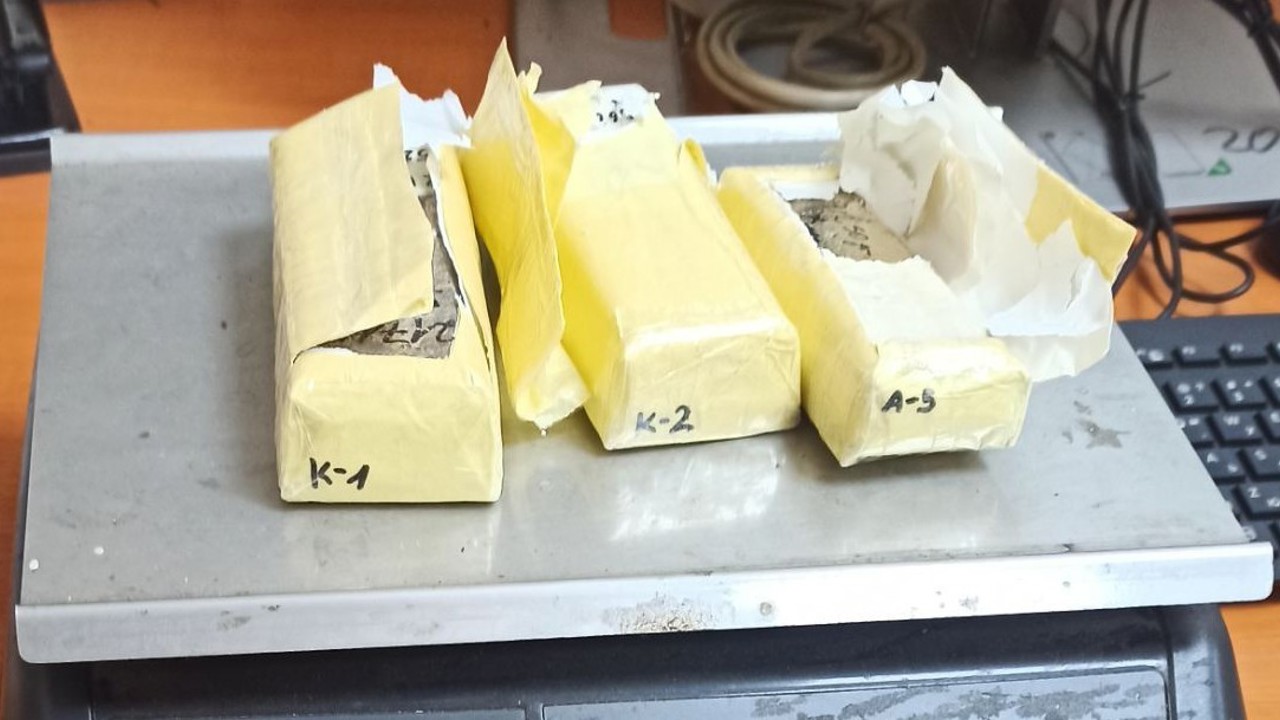 Türkiye’ye sokulmak istenen 11 kilo 180 gram kokain ve 5 kilo altın sınırda yakalandı
