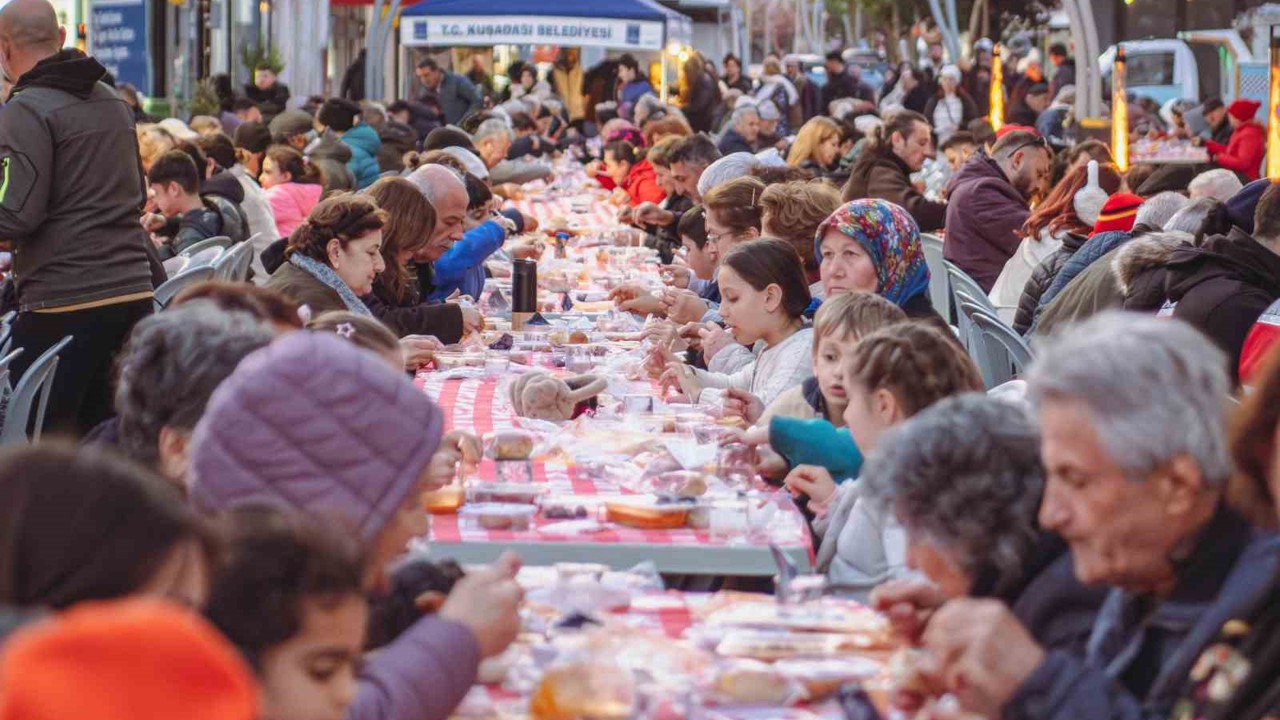 Kuşadası Belediyesi iftar günleri Güzelçamlı ile devam etti
