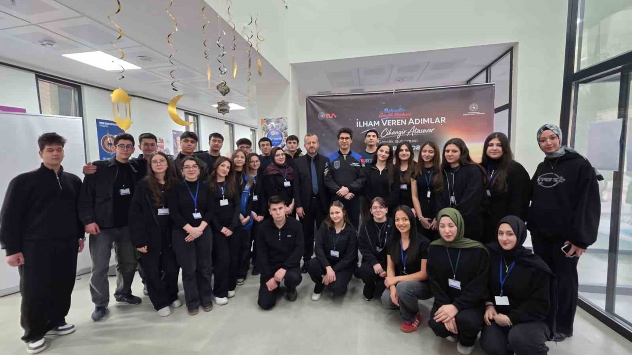 Atasever, Bolvadinli gençler ile bir araya geldi
