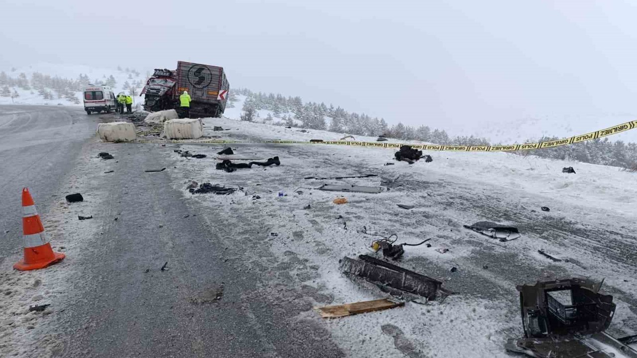 Sivas’ta feci kaza: 1 ölü, 2 yaralı
