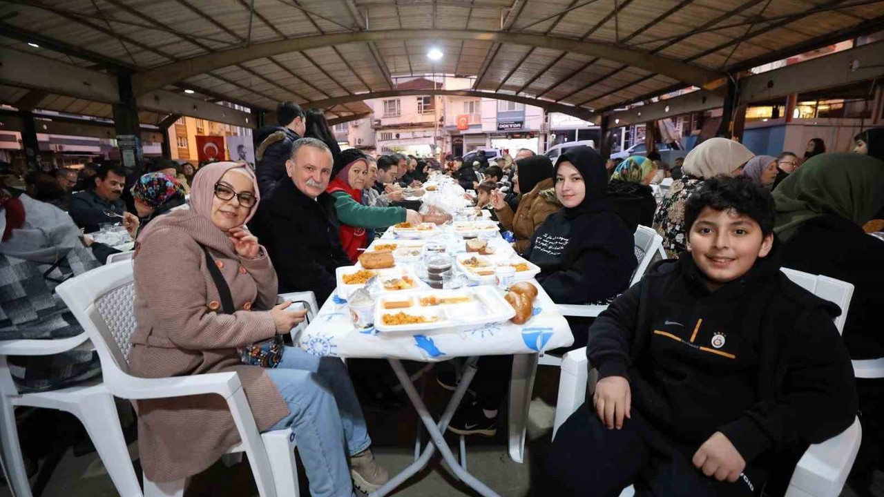 Başkan Balaban Karaköy’de vatandaşlarla iftar yaptı
