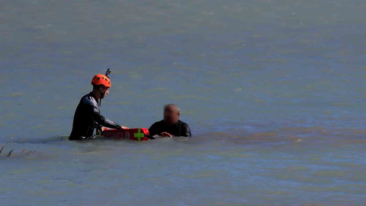 Antalya’da arkadaşlarına kızan belediye çalışanının eylemine can simitli müdahale
