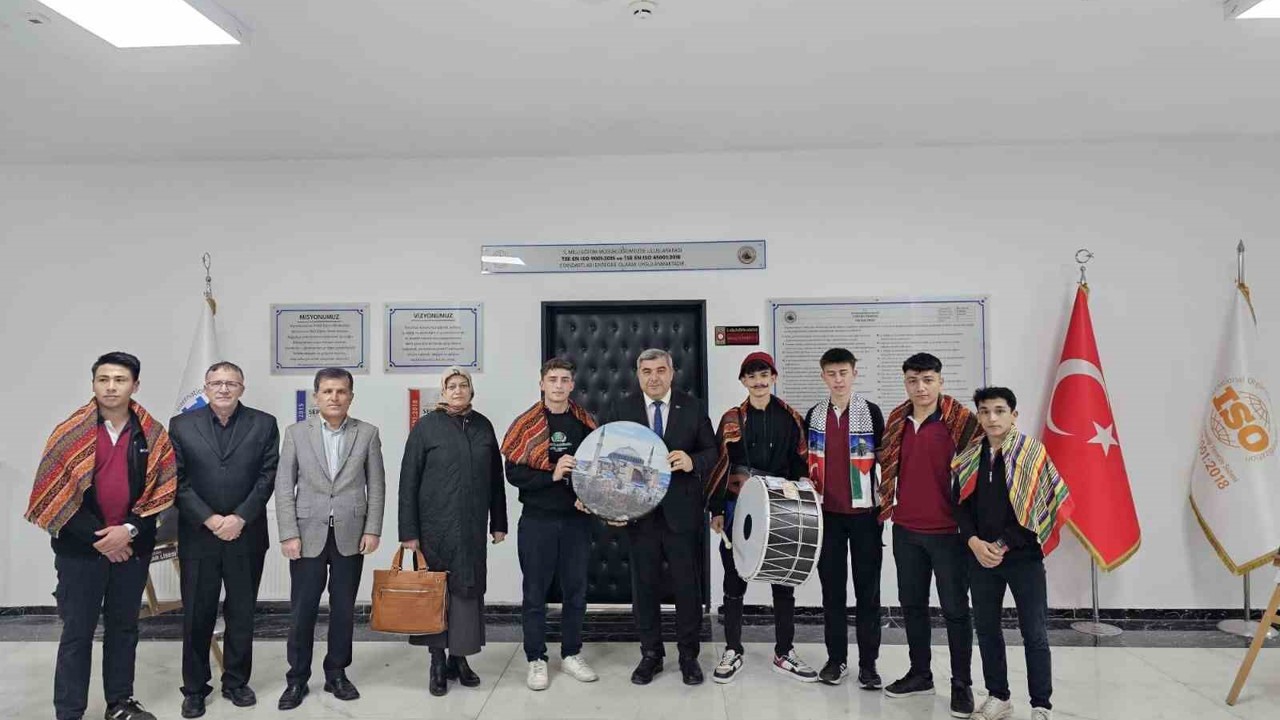 Sünnetci’ye öğrencilerden Ramazan ziyareti
