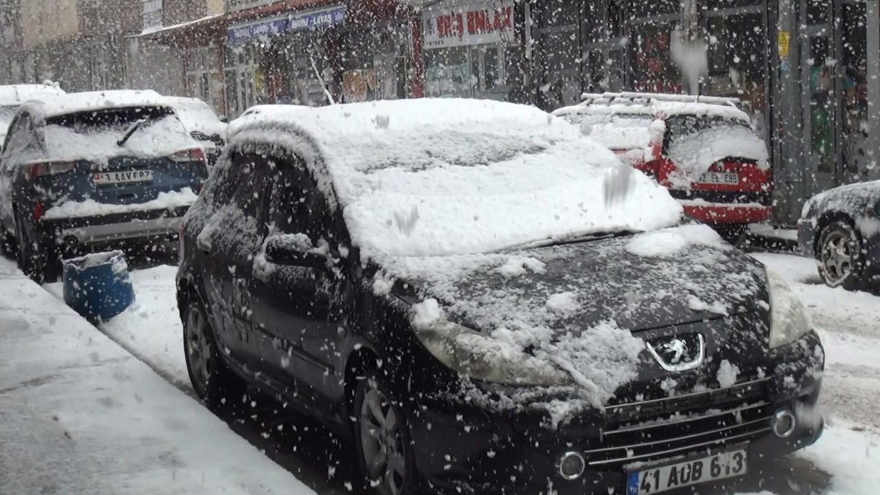 Ahlat’ta kar yağışı
