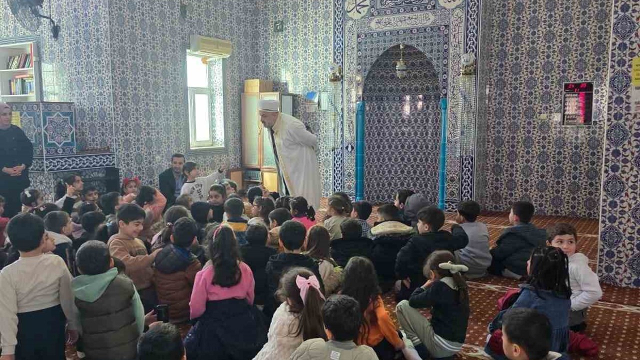 Siirt’te anaokulu öğrencilerine cami tanıtım etkinliği
