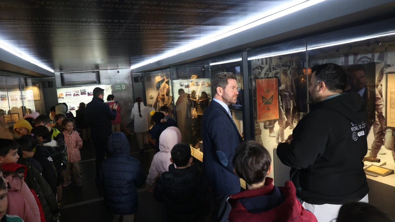 Başkan Tatık, Çanakkale Savaşları Mobil Müzesinde vatandaşlarla bir araya geldi
