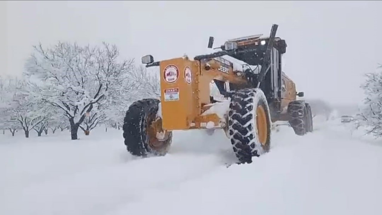 Elazığ’da 90 köy yolunda çalışmalar sürüyor
