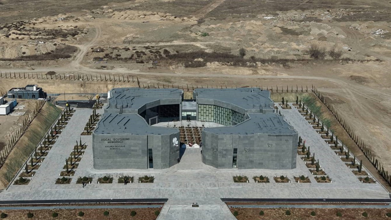 Azerbaycan Cumhurbaşkanı Aliyev: "Hocalı soykırımı 20’nci yüzyılın en kanlı suçlarından biriydi ve halkımız buna maruz kalmıştı"
