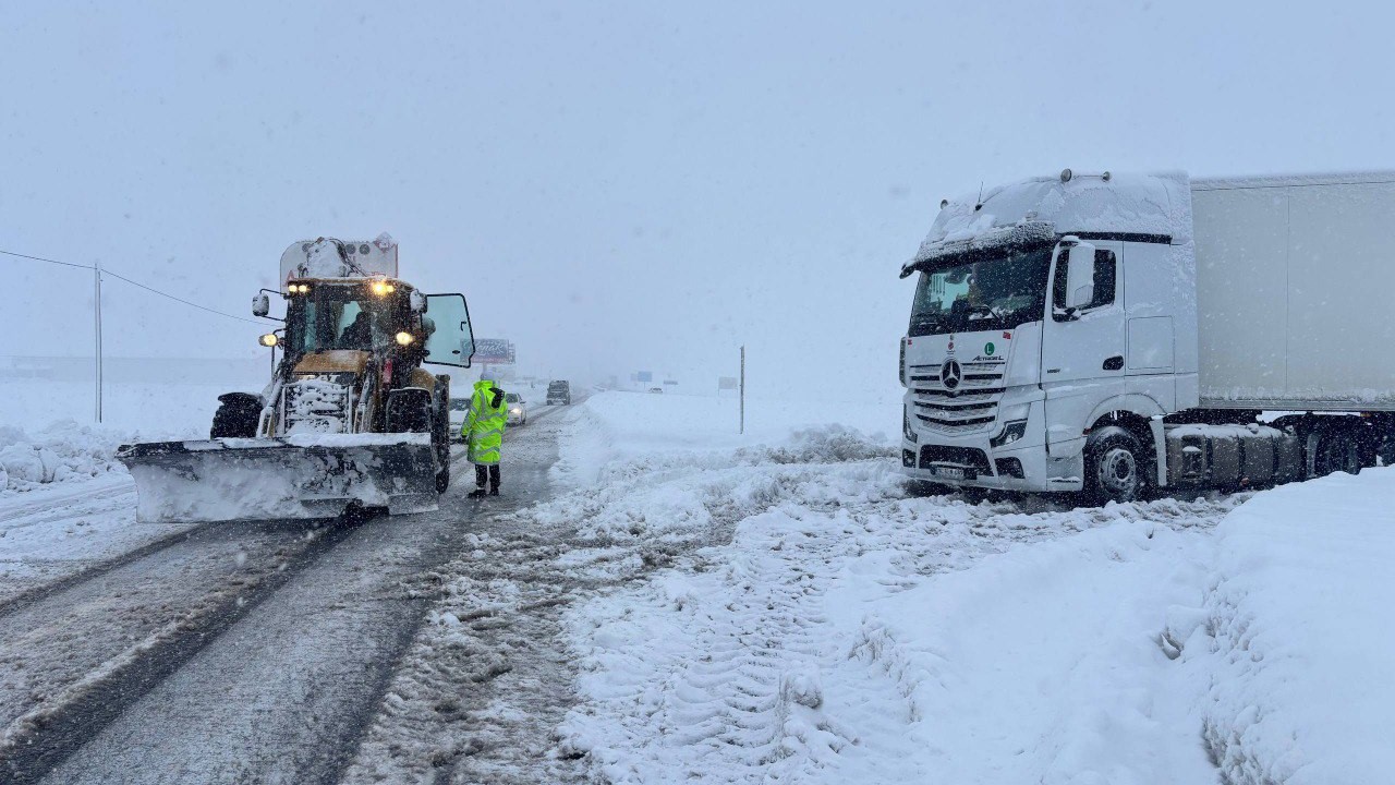 Erzincan-Sivas ve Erzincan-Erzurum yolunda tipi engeli
