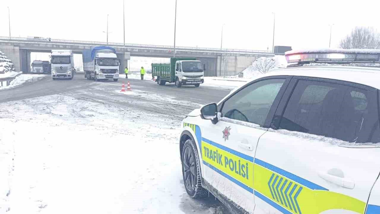 Kayseri - Malatya yolu ulaşıma kapandı
