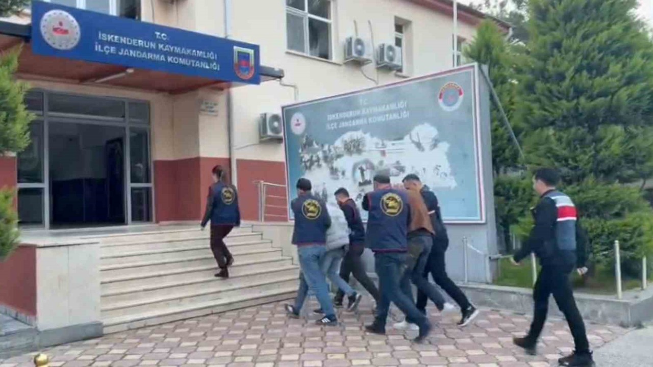 Sahte kimlikle kendini savcı ve polis olarak tanıtan dolandırıcıları aç gözlülükleri ele verdi
