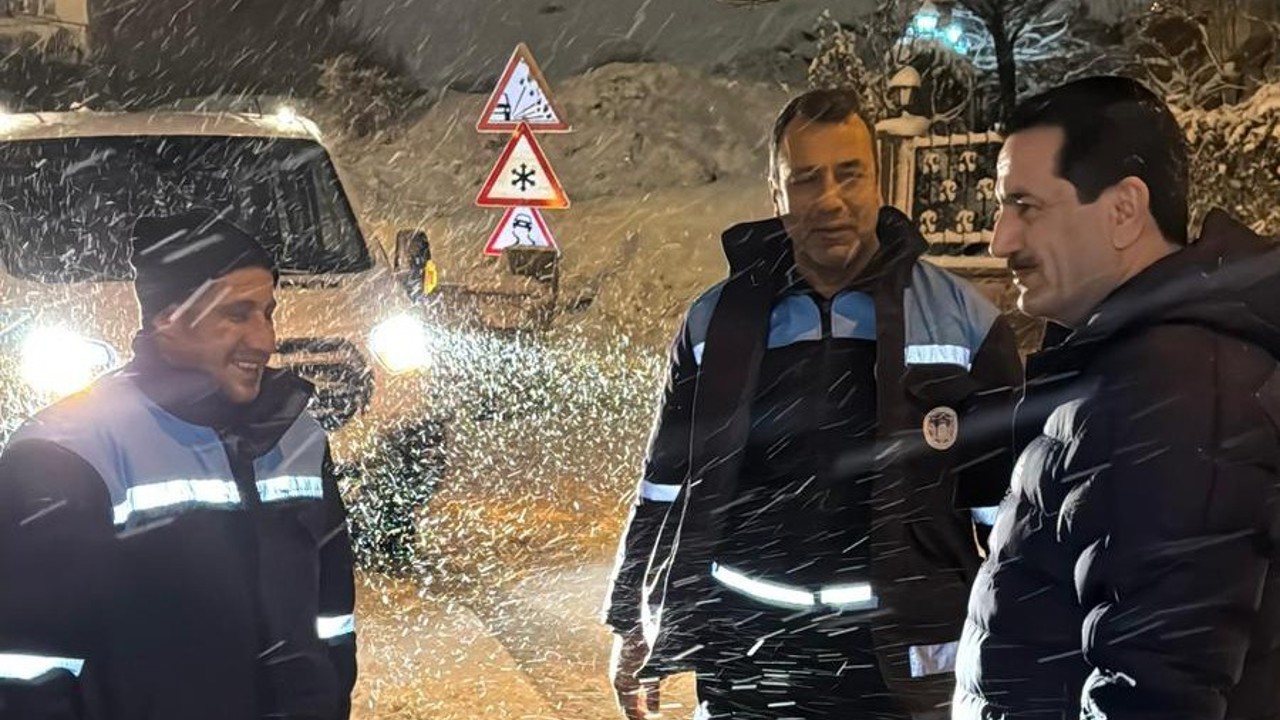 Başkan Taşkın gece boyu kar mesaisini sahada takip etti
