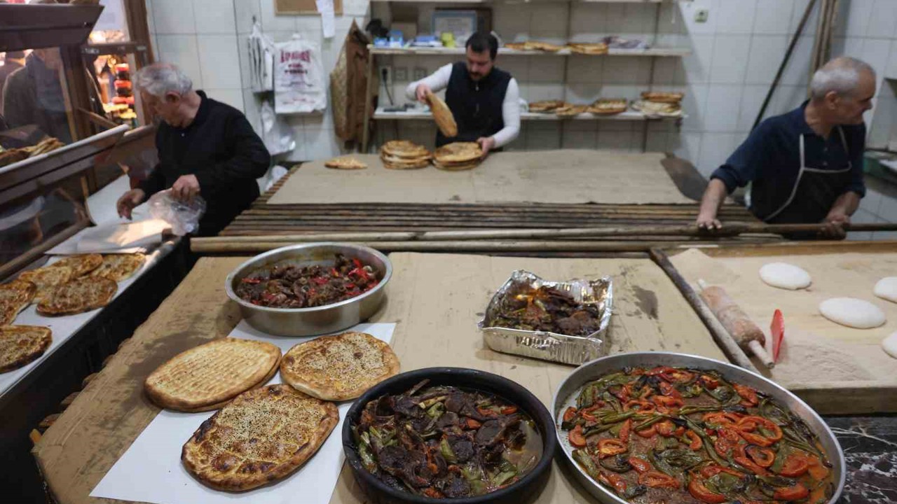 Elazığ’da fırıncıların yoğun ‘Ramazan’ mesaisi
