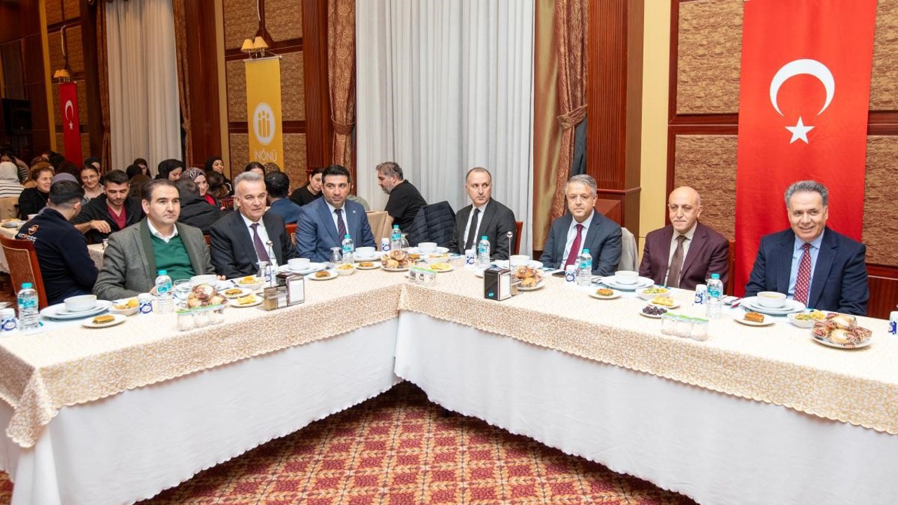 Rektör Akpolat, TÖTM personeliyle iftar yemeğinde bir araya geldi
