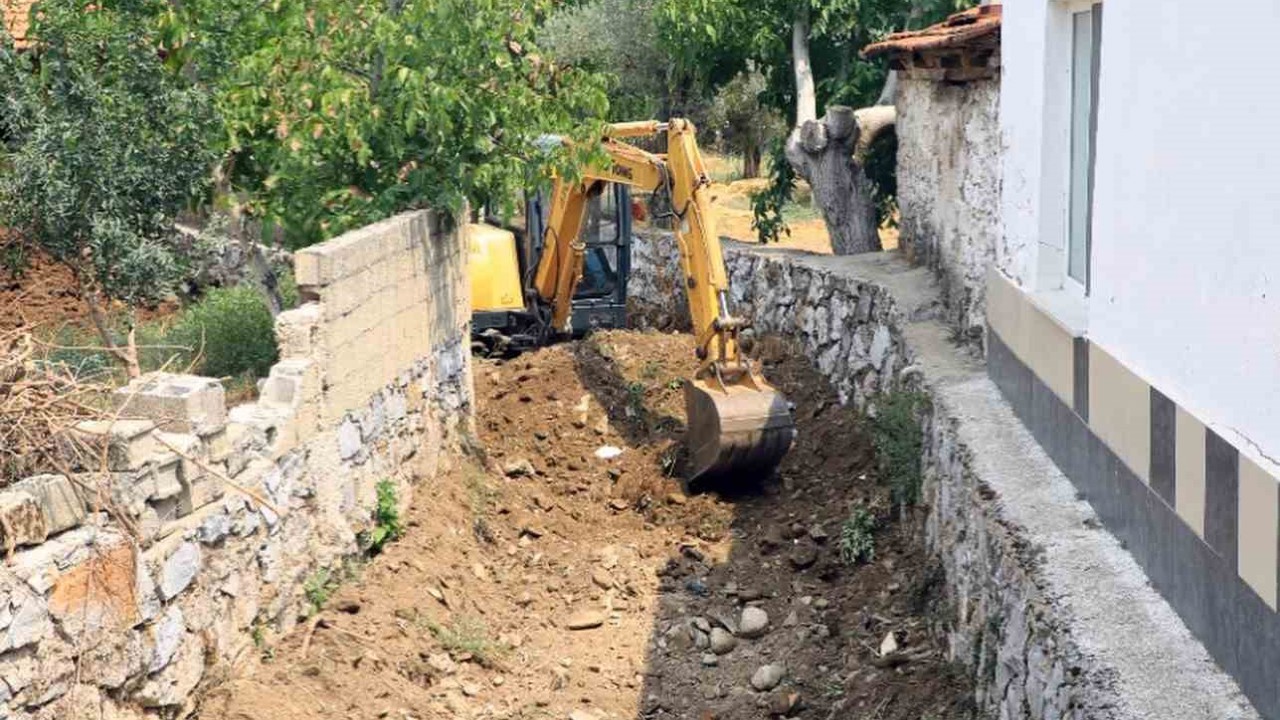 Yağışlar sonrası dere yataklarında temizlik
