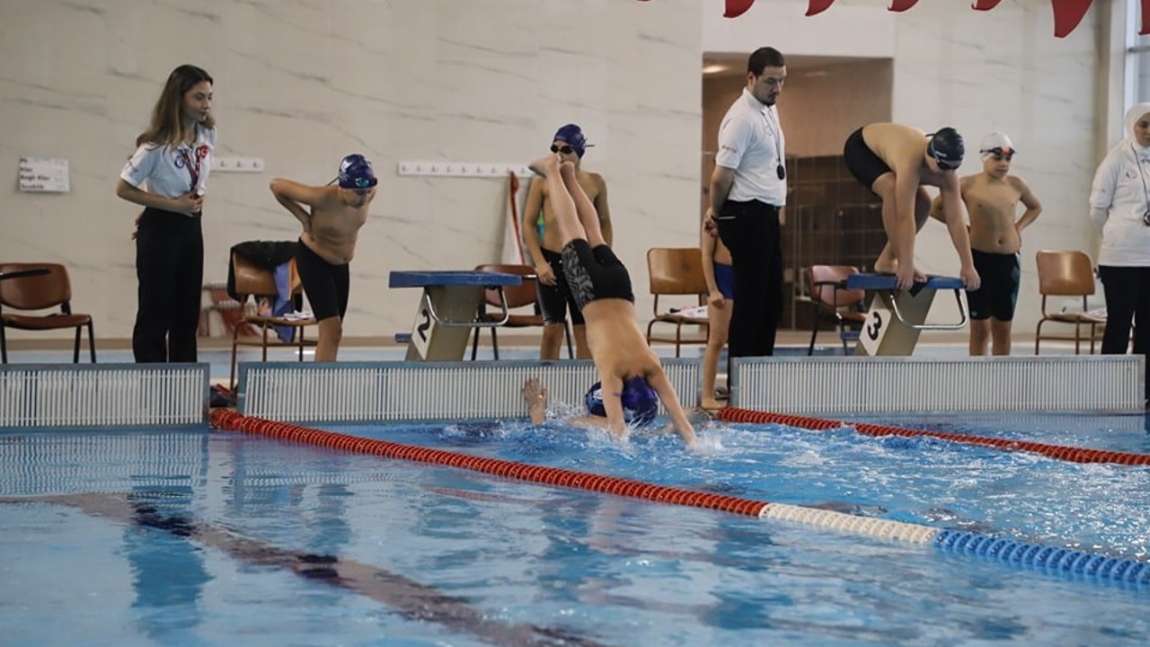 Kütahya’da küçükler yüzme il birinciliği heyecanı
