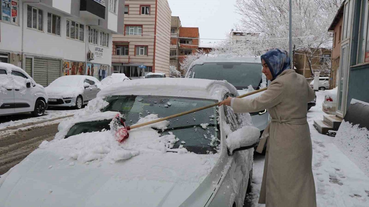 Oltu’da kar yağışı  etkili oldu
